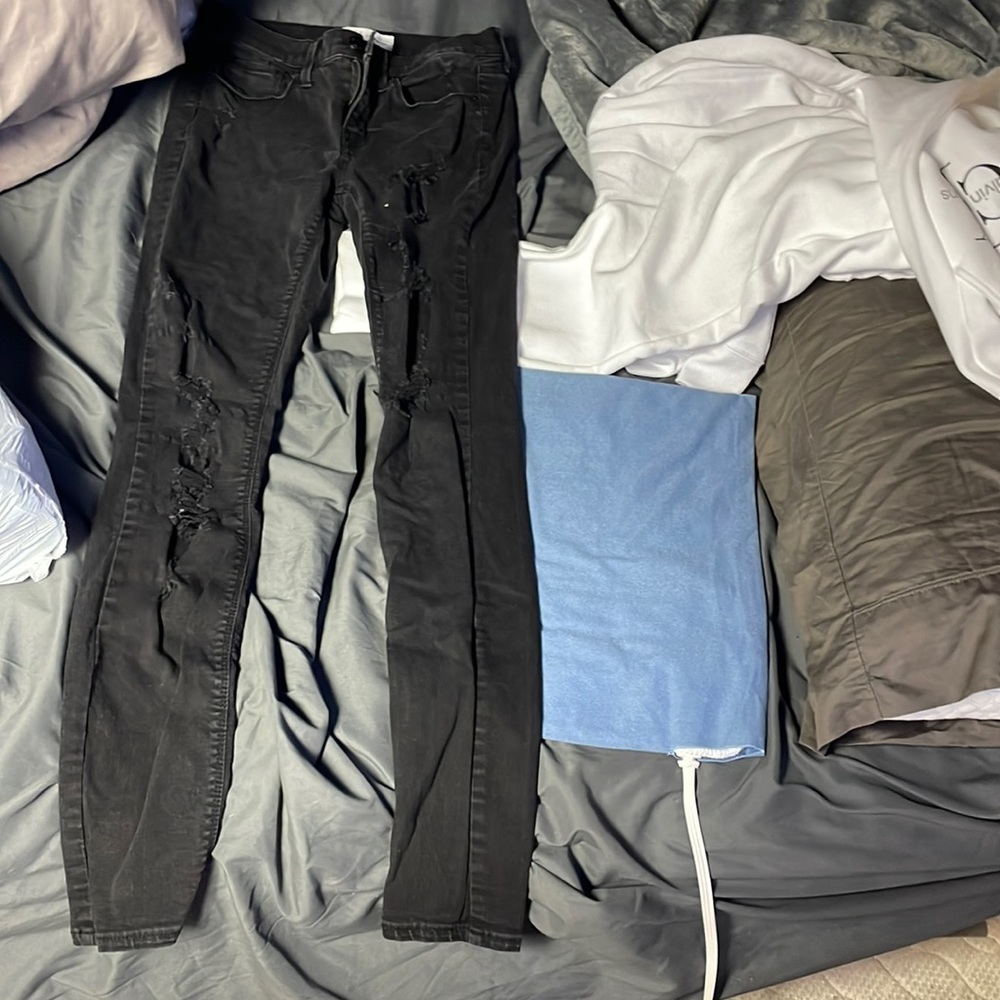 Ripped skinny jeans